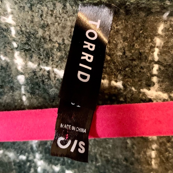 Torrid Plaid Fuzzy Knit Poncho Cowl Neck Olive Green Plaid One Size Plus Size - Picture 15 of 16